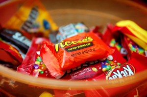 halloween-candy-in-bowl-590
