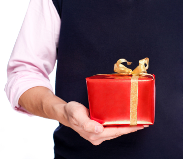 Should you wrap that gift yourself, or have someone else do it for you?  When is a gift bag a good idea?  These tips on wrapping gifts can help you.