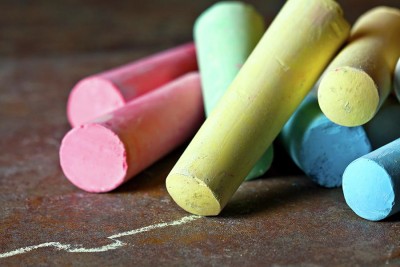 How to Make Your Own Sidewalk Chalk | FreeCoupons.com